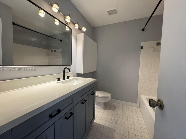 Building Photo - 603 Racquet Club Rd