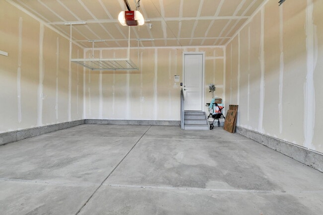 Building Photo - $4,850 - Spacious 5-Bed, 3.5 bath Home wit...