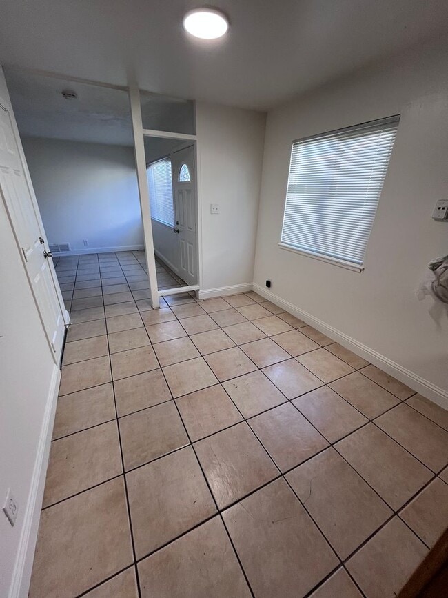 Building Photo - 5932-5934 Clover Manor Way