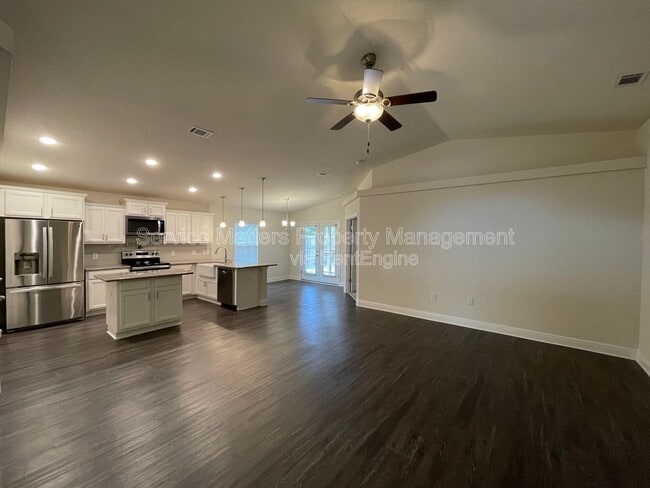 Building Photo - 5153 Peach Dr
