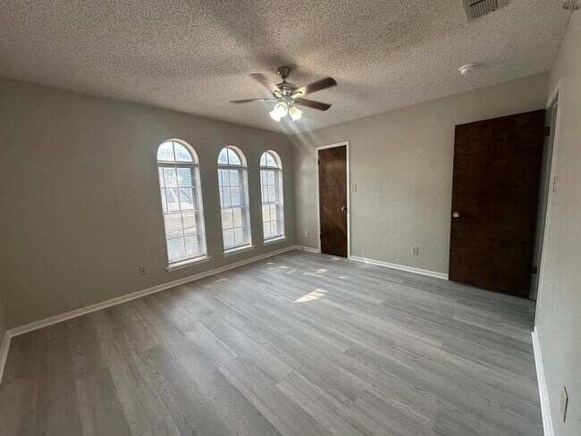 Building Photo - 4512 Misty Valley W
