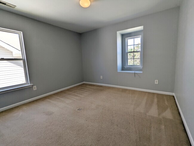 Bedroom - 343 Edgecroft Way