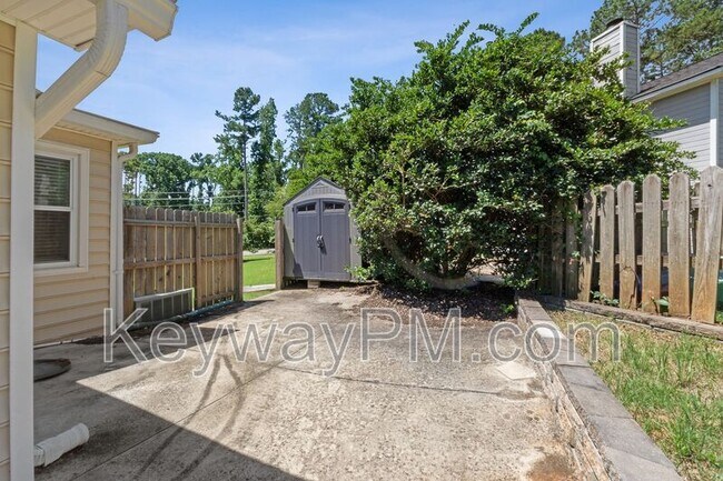 Building Photo - 255 Silver Maple Rd