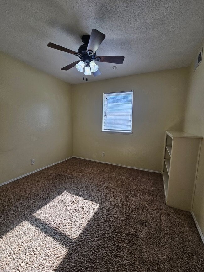 Building Photo - (3) Bed/(2) Bath in Core Norman Avail NOW!