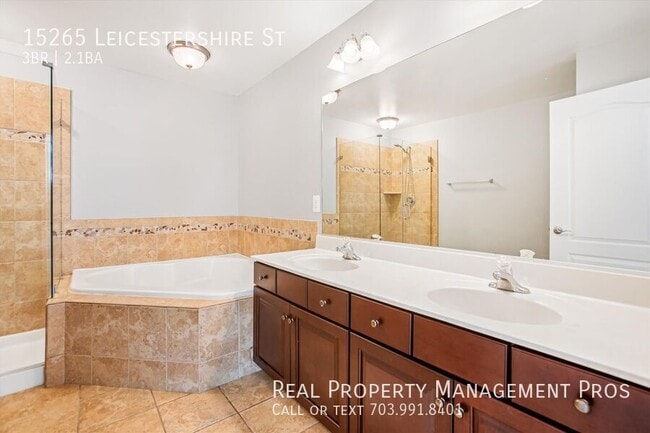 Building Photo - 15265 Leicestershire St