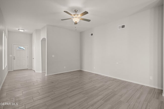 Building Photo - 629 Cedarwood Ave