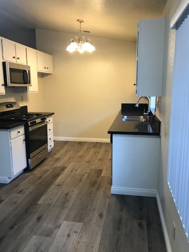 Building Photo - Rancho Meadows