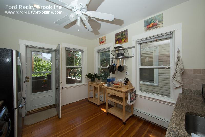 Building Photo - 102 Franklin St