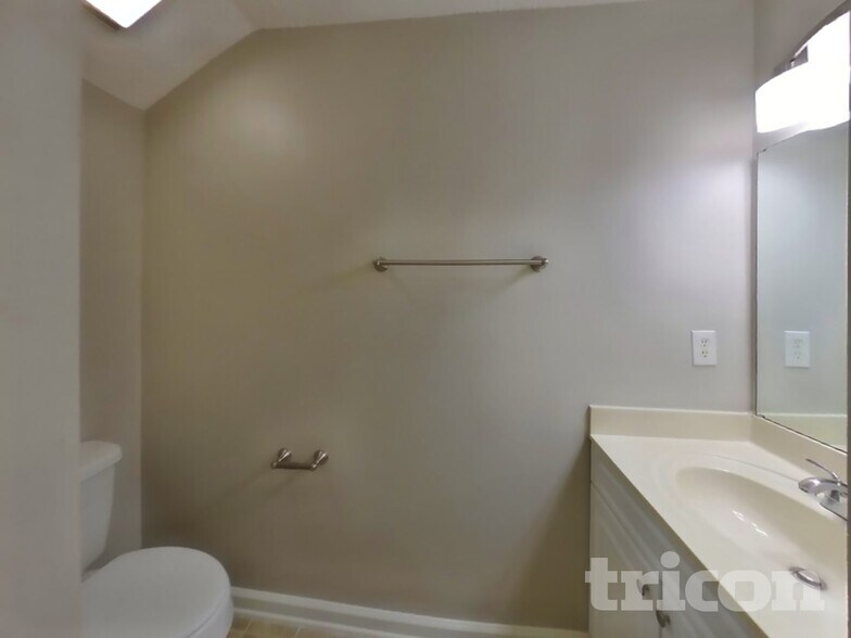 Building Photo - 1137 Hideaway Dr N