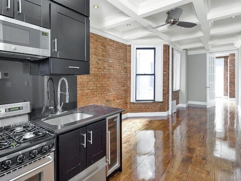 Building Photo - 5 W 103rd St