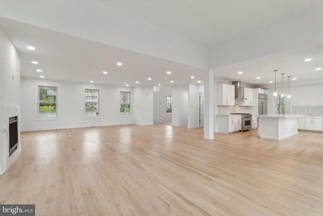 Building Photo - 35 Sycamore Pl