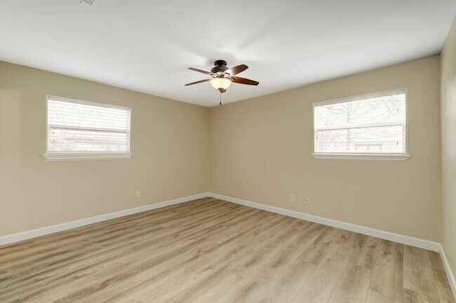 Building Photo - 602 Apache Trail