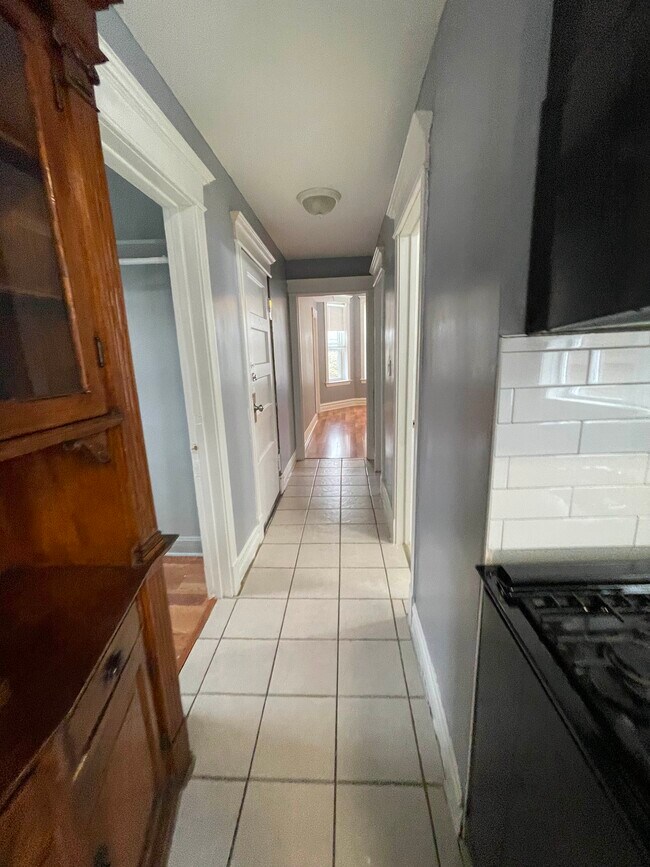 Building Photo - 2532 S Albany Ave