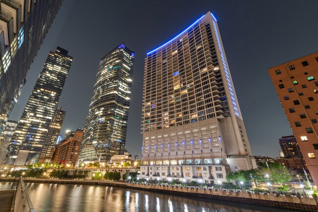 Building Photo - 333 N Canal St