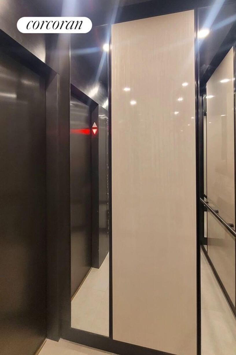 Building Photo - 45 W 81st St