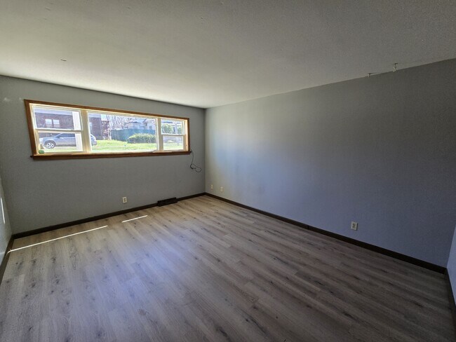 Building Photo - 804 W Mullan Ave