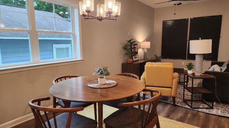 Building Photo - 435 Elm St NW