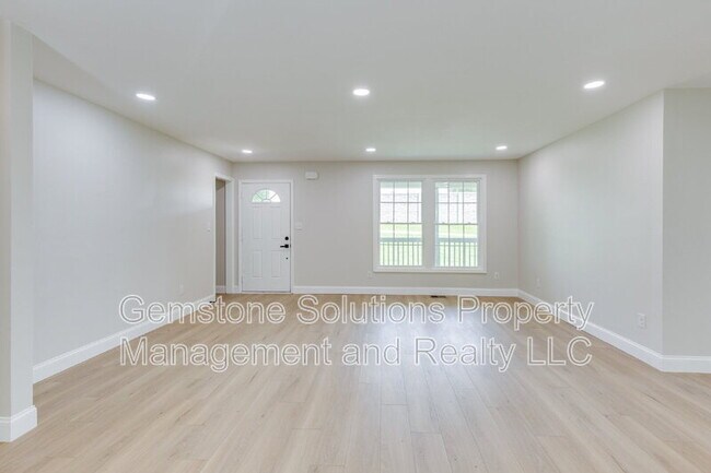 Building Photo - 919 Oak Meadow Dr