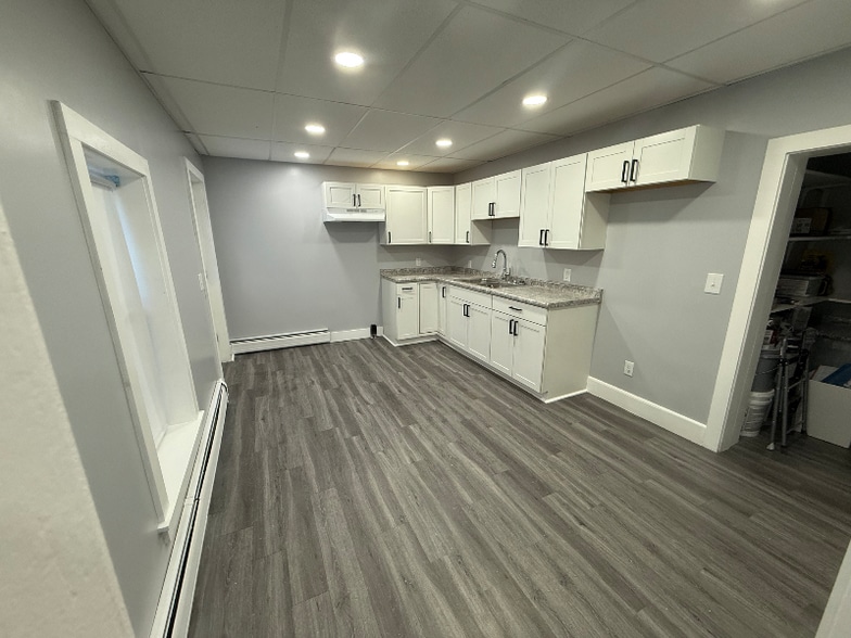 Primary Photo - 168 Elm St