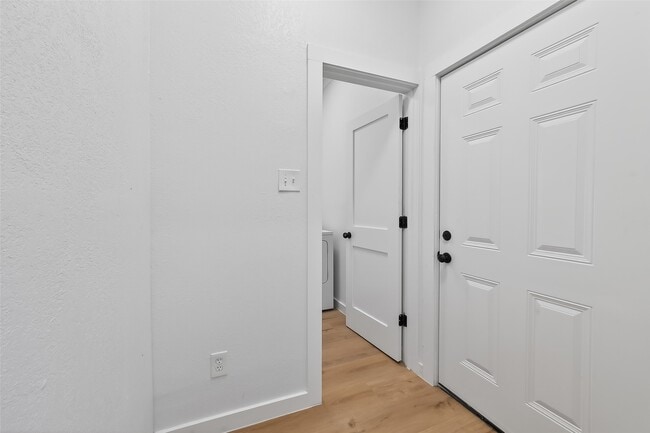 Building Photo - 2202 Hutchins St