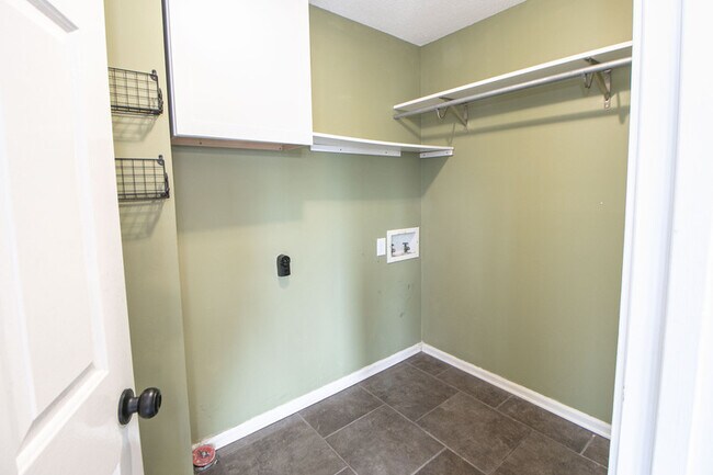 Building Photo - 1122 Rosebrook Dr