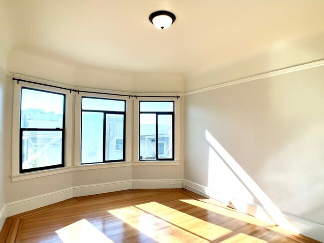 Building Photo - LARGE 2BR w/ Dining Room. PARKING AVAIL.! DISHWASHER! W/D IN-UNIT