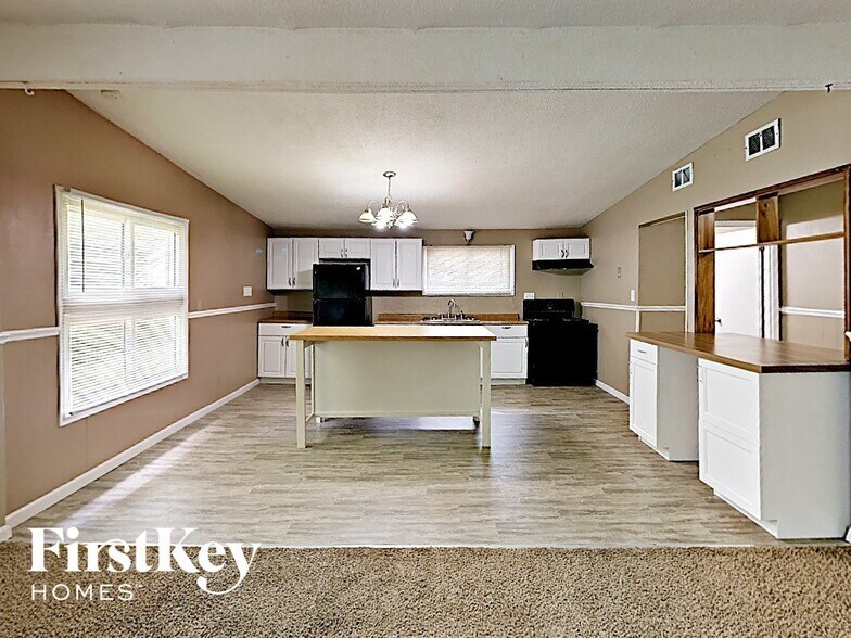 Building Photo - 805 Robinwood Dr