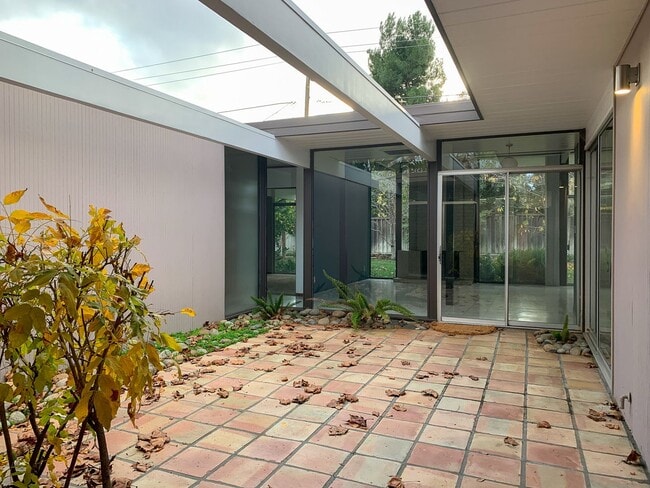Building Photo - High-End San Jose 4 Bedroom Eichler!