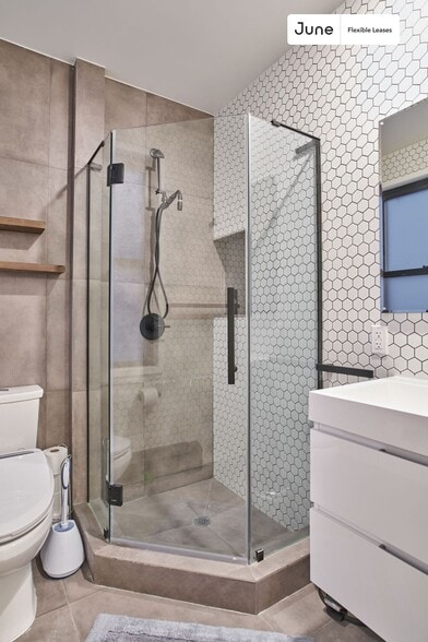Building Photo - Charming Private ROOM with Bathroom in Manhattan