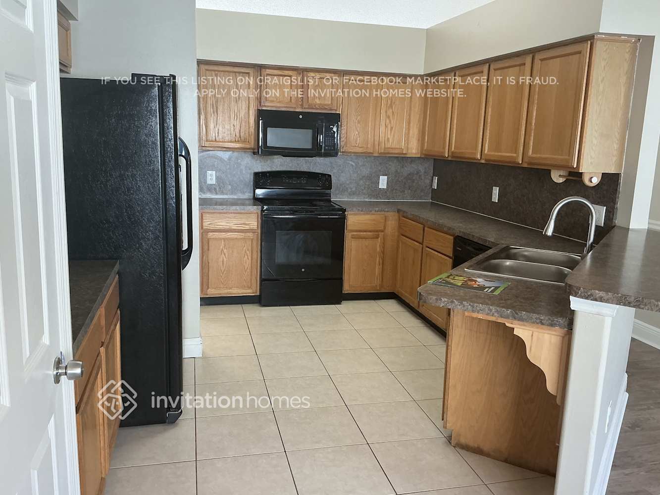 Building Photo - 1718 Snaresbrook Way