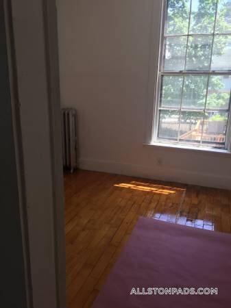 Building Photo - 4-8 Adella Place