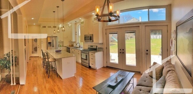Building Photo - Charming 4 bedroom-No Broker Fee