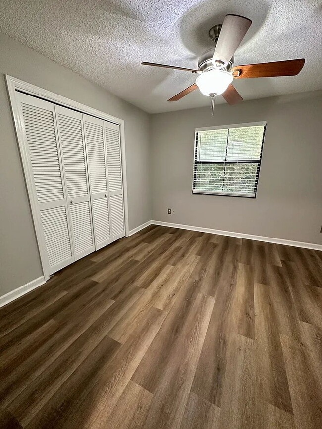 Building Photo - "Two story, 2 bedroom / 2.5 bathroom townhome near Hilaman Golf Course available for August move-...