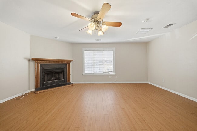 Building Photo - 824 W Ocean View Ave