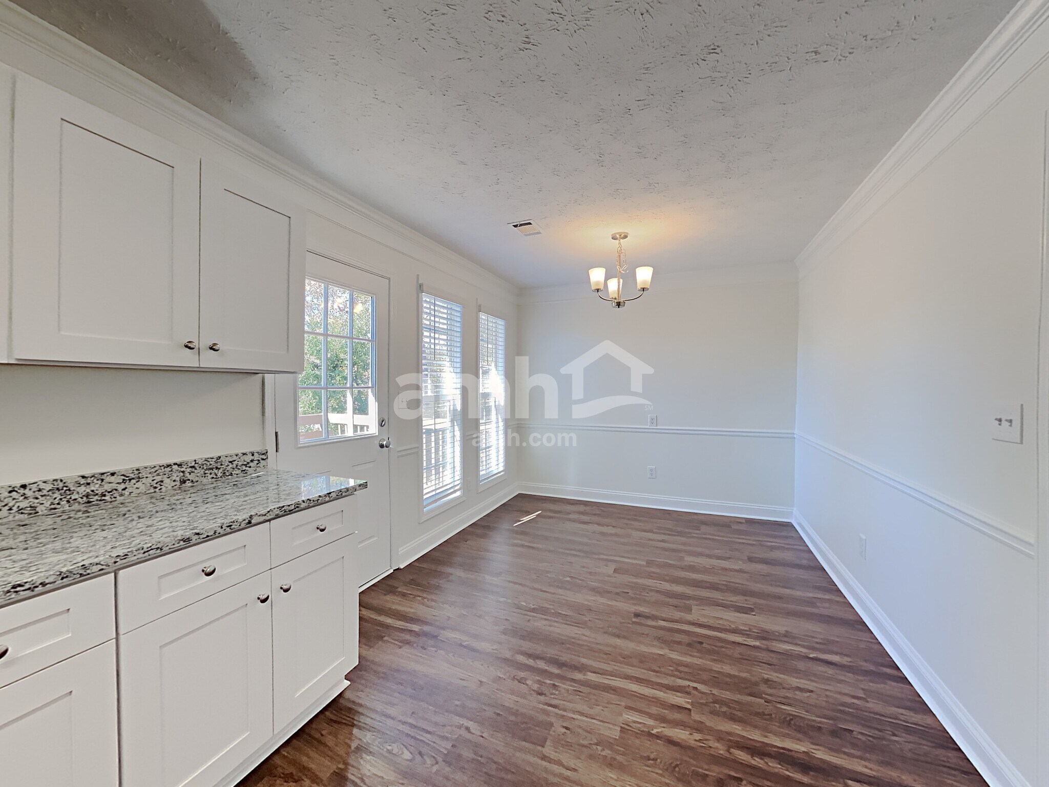 Building Photo - 1772 N Oak Dr