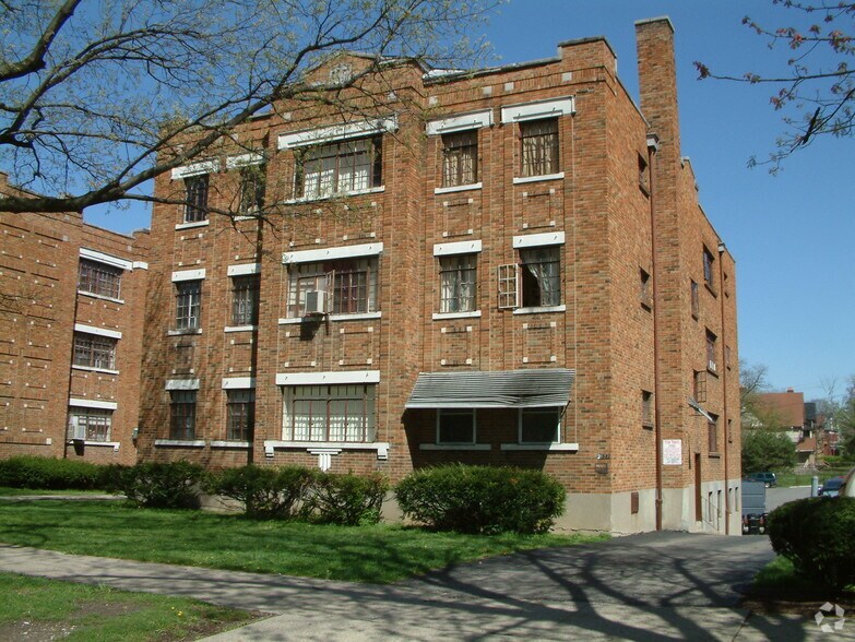 Building Photo - 2622 Victory Pky