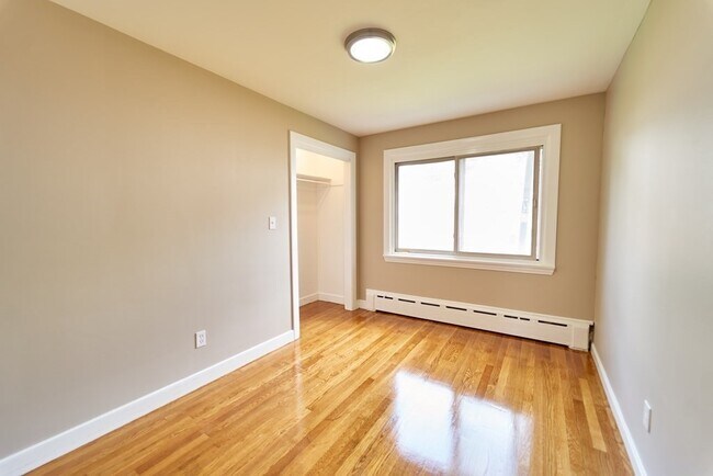 Building Photo - 1305 Salem St