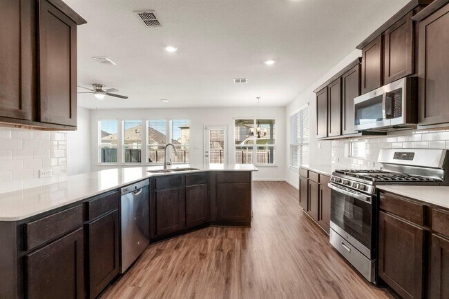 Building Photo - 400 Mante Ct