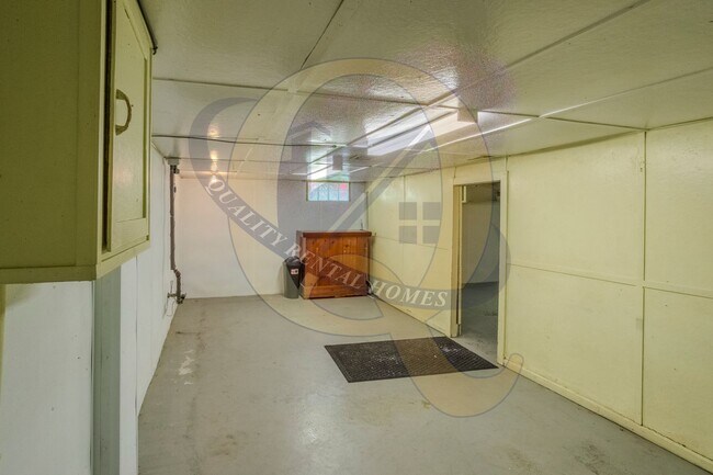Building Photo - Charming 3-bedroom Cape Cod with a versatile loft and plenty of space to enjoy!