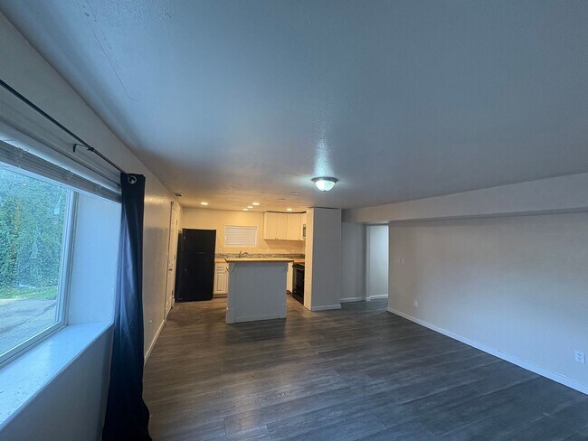 Building Photo - 929 Pecks Dr