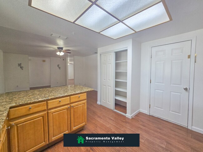 Building Photo - 8440 Sierra Sunset Dr