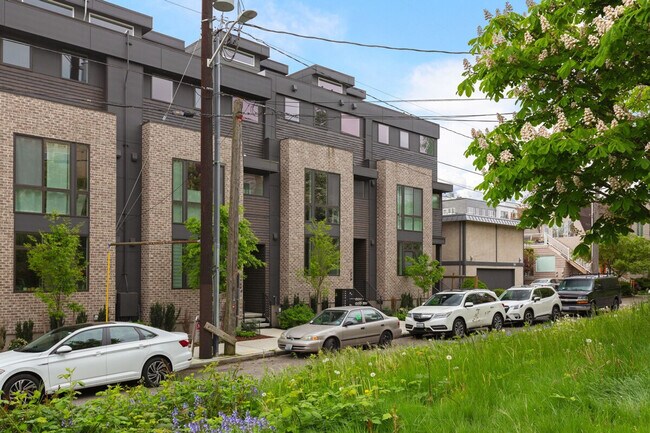 Building Photo - 167 Valley St