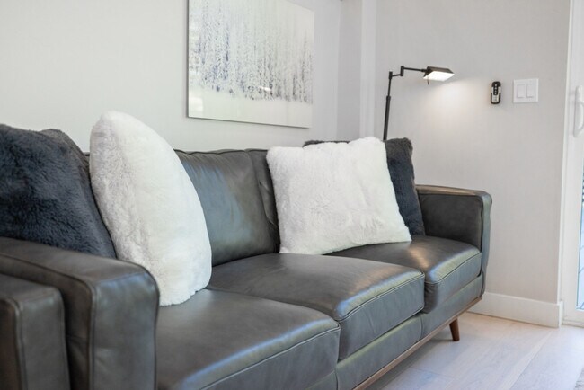 Building Photo - 255 Matterhorn Dr