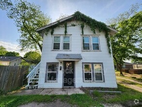 Building Photo - 315 1/2 S Stonewall