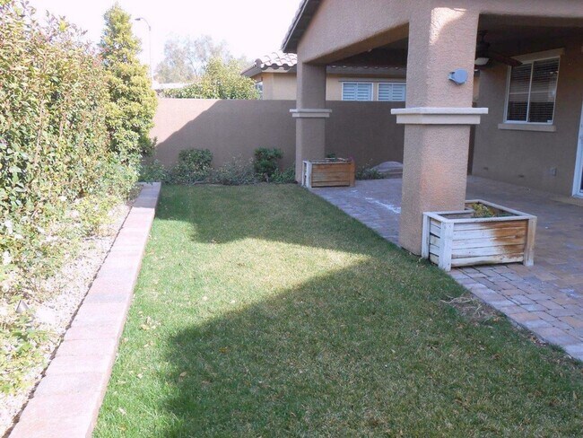 Building Photo - Beautiful Spacious Home in Mountains Edge