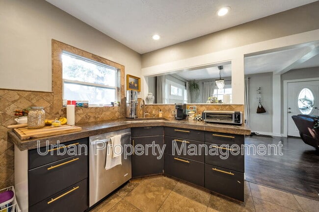 Building Photo - 90 W 7500 S