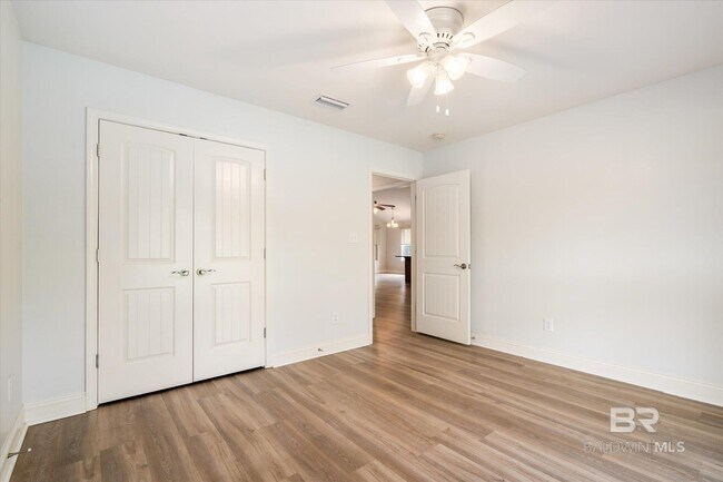 Building Photo - 9534 Woolrich Ave