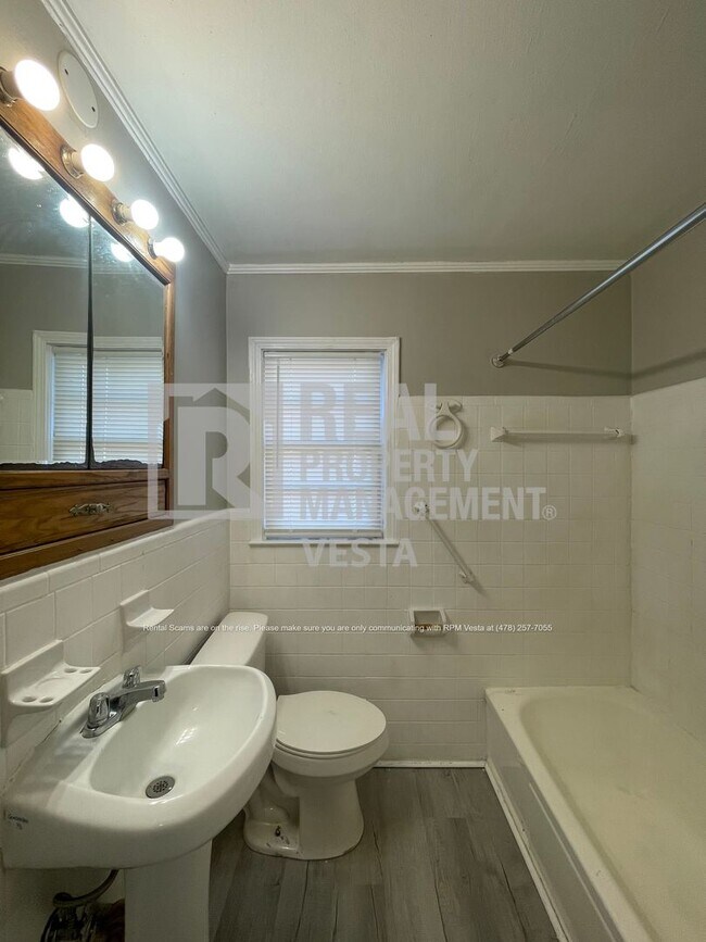 Building Photo - 2910 Reynolds Dr