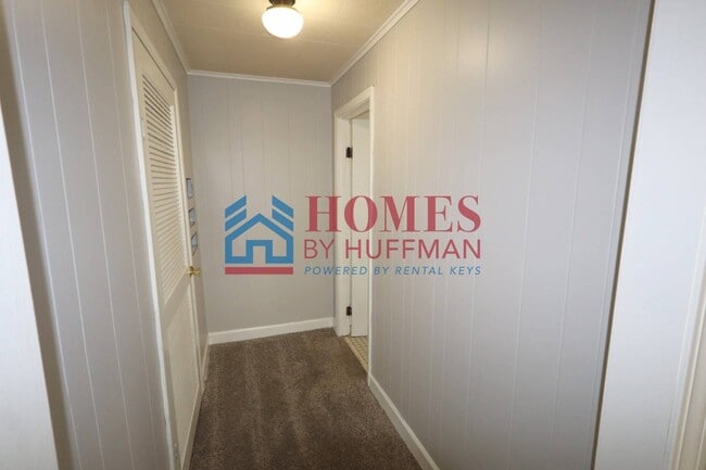 Building Photo - Three Bedroom House | Two Bathrooms