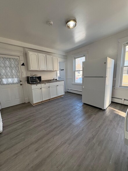 Building Photo - 37 Eastwood Ave